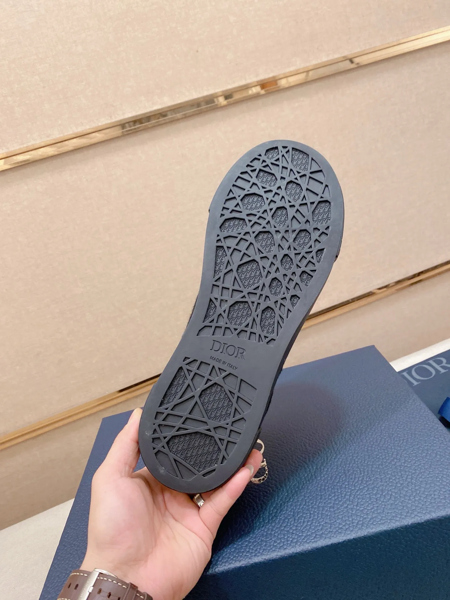 Factory price: 300 Men's shoes 💰[Dior·Dior] Top 🔍Couple style 💏🔍New casual sports style couple shoes, new four-season design, perfect workmanship, lace-up lazy style to create cabinet quality, upper: imported first-layer cowhide, sheepskin lining is soft and comfortable, ultra-light TPU wear-resistant outsole, simple, versatile fashion men's shoes, excellent color code number 35--44